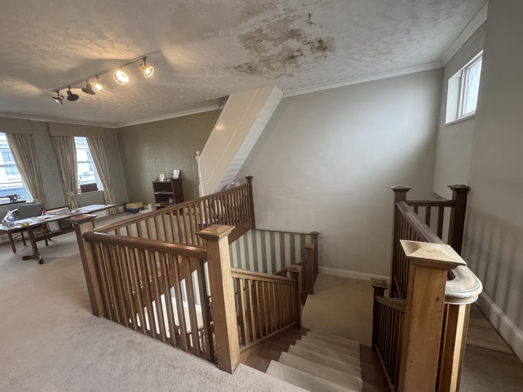 Lot: 79 - THREE STOREY COMMERCIAL PROPERTY IN POPULAR LOCATION - First floor